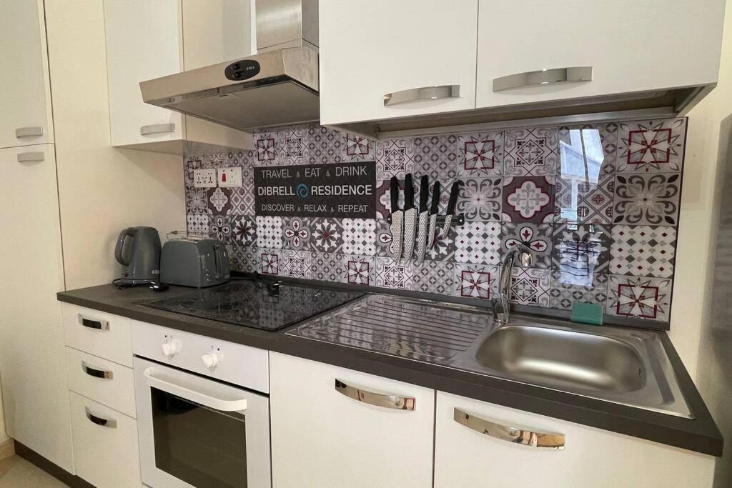 2 Bed Apt In Heart Of St Julians - 5Min From Seafront Saint Julian's Εξωτερικό φωτογραφία